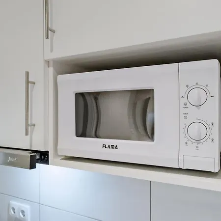 Διαμέρισμα Lovely Fully Equipped Near Subway N10 - Shared Bathroom With Another Lisboa