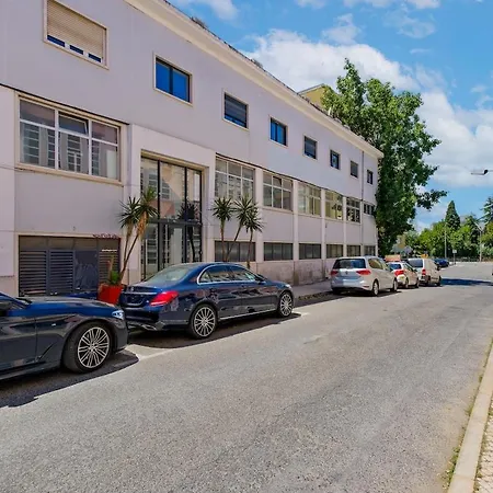 Apartment Lovely Fully Equipped Near Subway N10 - Shared Bathroom With Another Lisbon