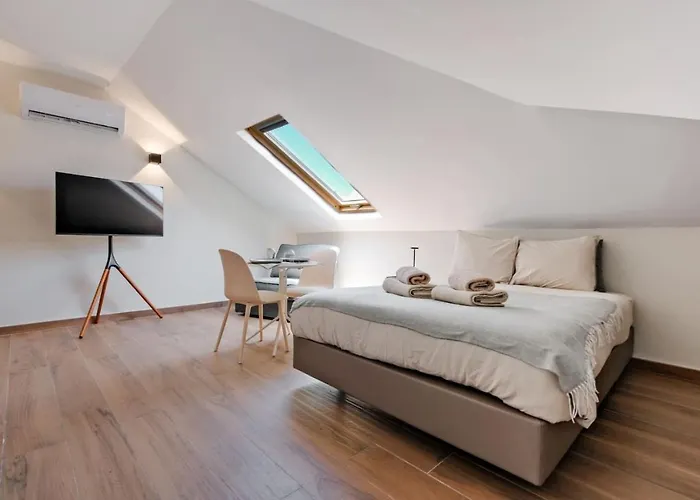 Lovely Fully Equipped Near Subway N10 - Shared Bathroom With Another *