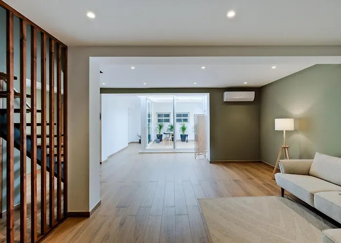 Lovely Fully Equipped Near Subway N10 - Shared Bathroom With Another Apartment *