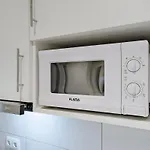 Lovely Fully Equipped Near Subway N10 - Shared Bathroom With Another Apartmán *