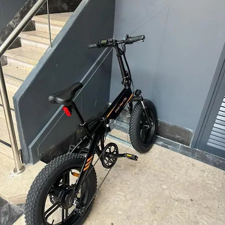 Lovely Fully Equipped Near Subway N10 - Shared Bathroom With Another *