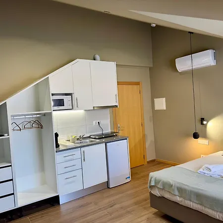 Lovely Fully Equipped Near Subway N10 - Shared Bathroom With Another Lisboa