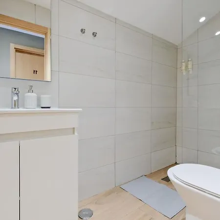 Lovely Fully Equipped Near Subway N10 - Shared Bathroom With Another Appartement Lissabon